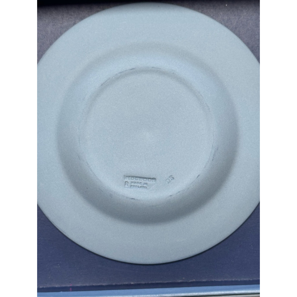 Wedgwood Blue and White St. Paul's Cathedral Jasperware Dish with Box - Picture 3 of 11